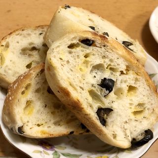 2種オリーブとチーズのお食事パン(ドンク・ミニワン 阪急大井町店)