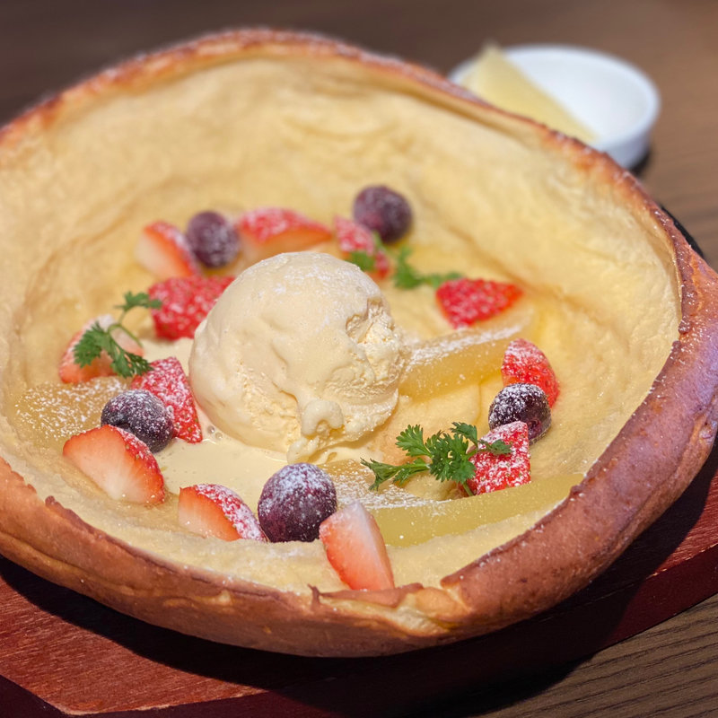 苺とバニラアイスのダッチベイビー(ウイラニ （カフェ＆ダイニング「U'ilani」）)