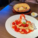 苺たっぷり季節のフルーツパンケーキ(ウイラニ （カフェ＆ダイニング「U'ilani」）)