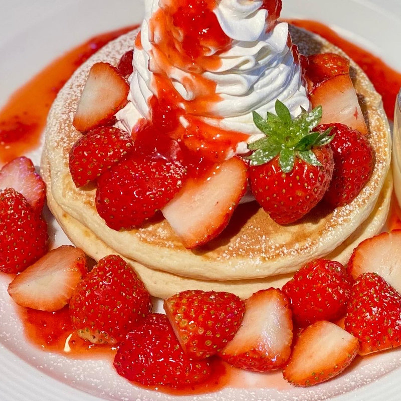 苺たっぷり季節のフルーツパンケーキ(ウイラニ （カフェ＆ダイニング「U'ilani」）)