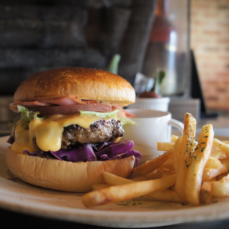 PEQUEバーガー(炭焼きとワイン PEQUE（ぺけ）)