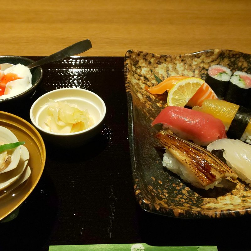 華笑御膳(はなしょうごぜん)(ごちそうすしダイニング楽(笑))