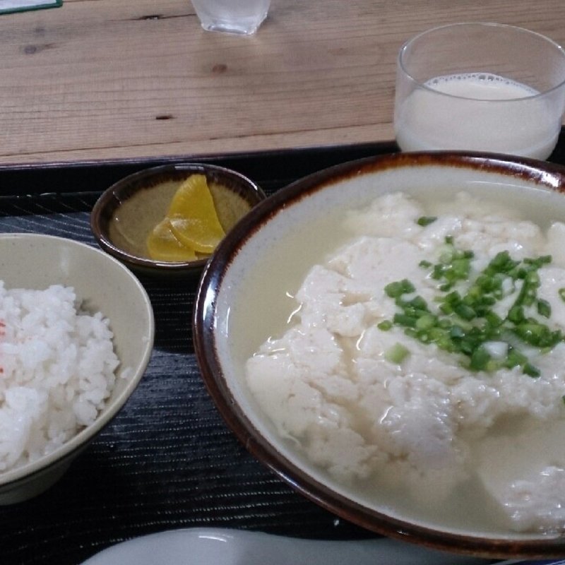 ゆしどうふセット 大 、ライス、おから味噌、ラー油(とうふの比嘉)