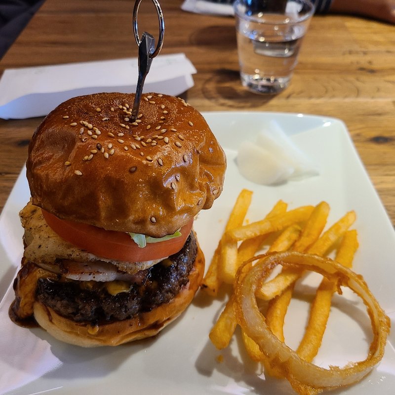 カウズクラウンバーガー(カウズクラウン)