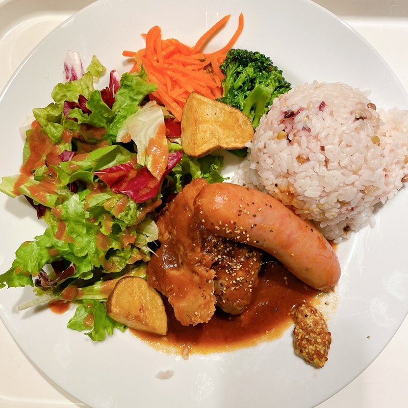 豚バラの黒ビール煮込みと極太ソーセージ(ragout)