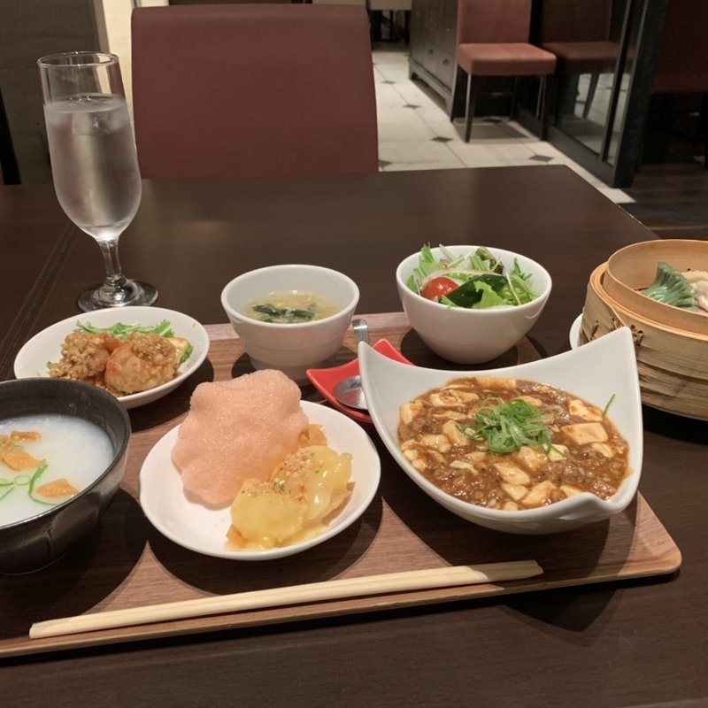 (荘園中華と飲茶　リー ツァン ティン  （Lei can ting）)