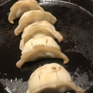 肉汁鉄板餃子（5個）(ぼてぢゅう 新宿サブナード店)