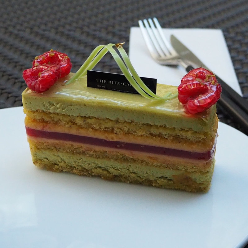ピスタチオとベリーのケーキ(ザ・リッツ・カールトン東京 )