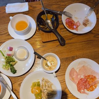 (MORETHAN TAPAS LOUNGE)