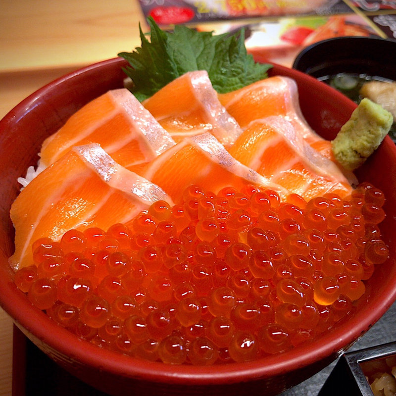 キラキラいくら丼(弁慶鮨)