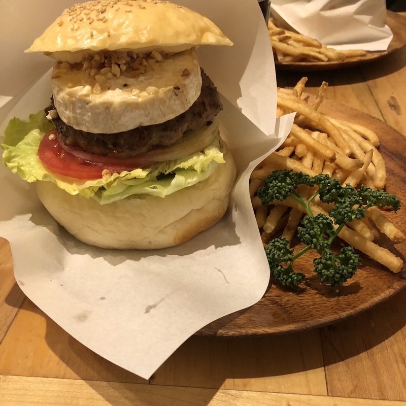 (burger kitchen CHATTY CHATTY)