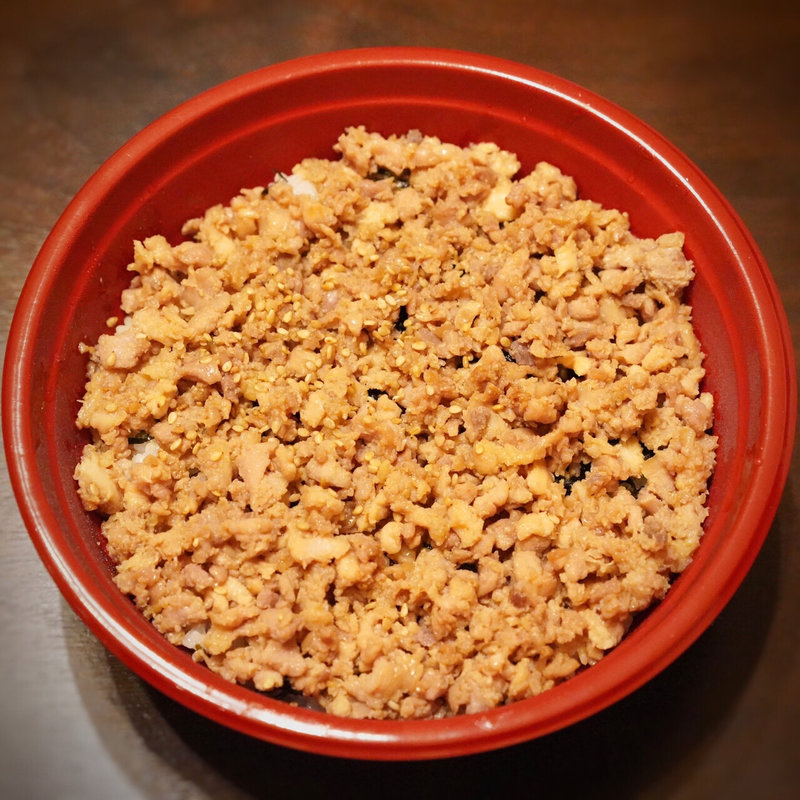 そぼろごはん(焼鳥はちまん)