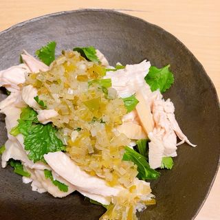 蒸し鶏とパクチーサラダ(ちゅうかなやま)