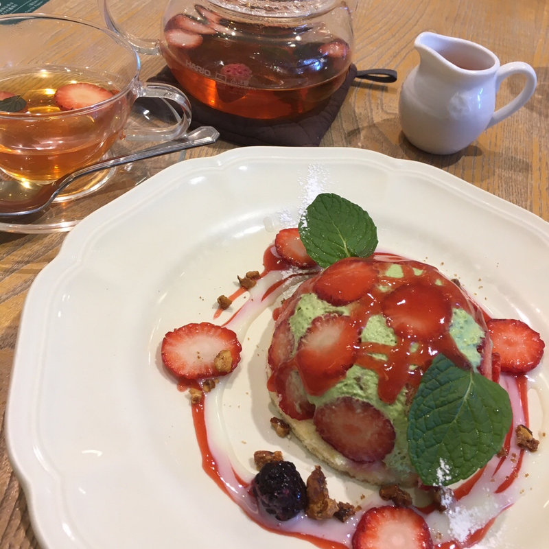 苺とピスタチオムースのフレーズバロン(アフタヌーンティー・ティールーム ららぽーとTOKYO-BAY)