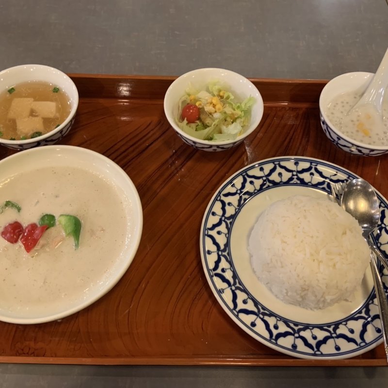 Bセット　鶏肉のグリーンカレー(メコン )