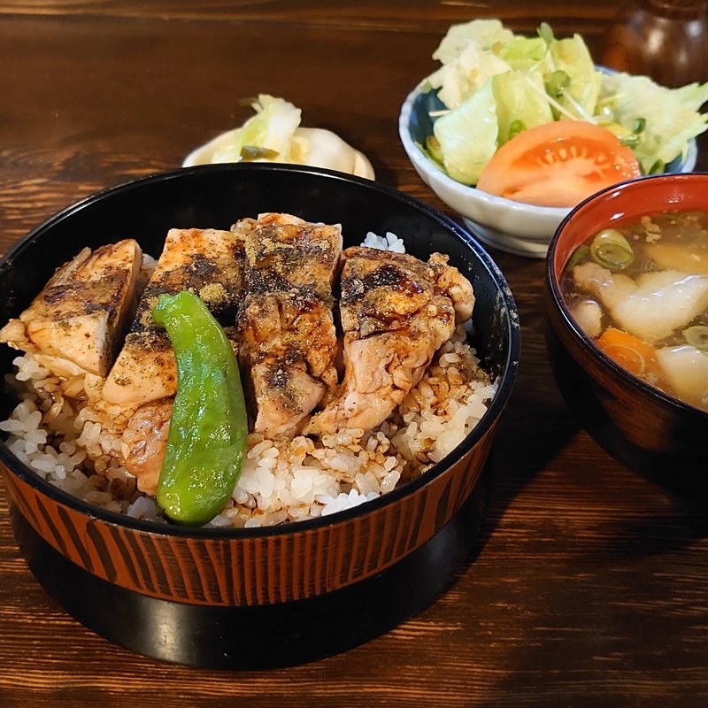稲田さん家 地養鳥 もも肉炭火焼き 味噌照りお重(かげろう （味噌炭）)