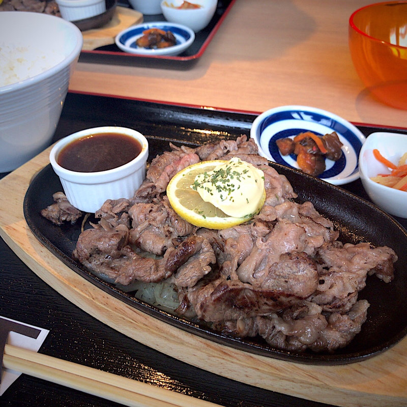 週替わり定食B 黒毛和牛スライスステーキ(葉包焼肉 YONEYA)