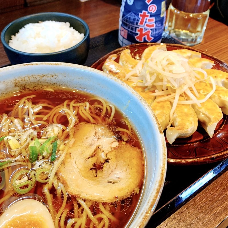 醤油ラーメンと浜松餃子(五味八珍 富士吉田店 （ゴミハッチン）)