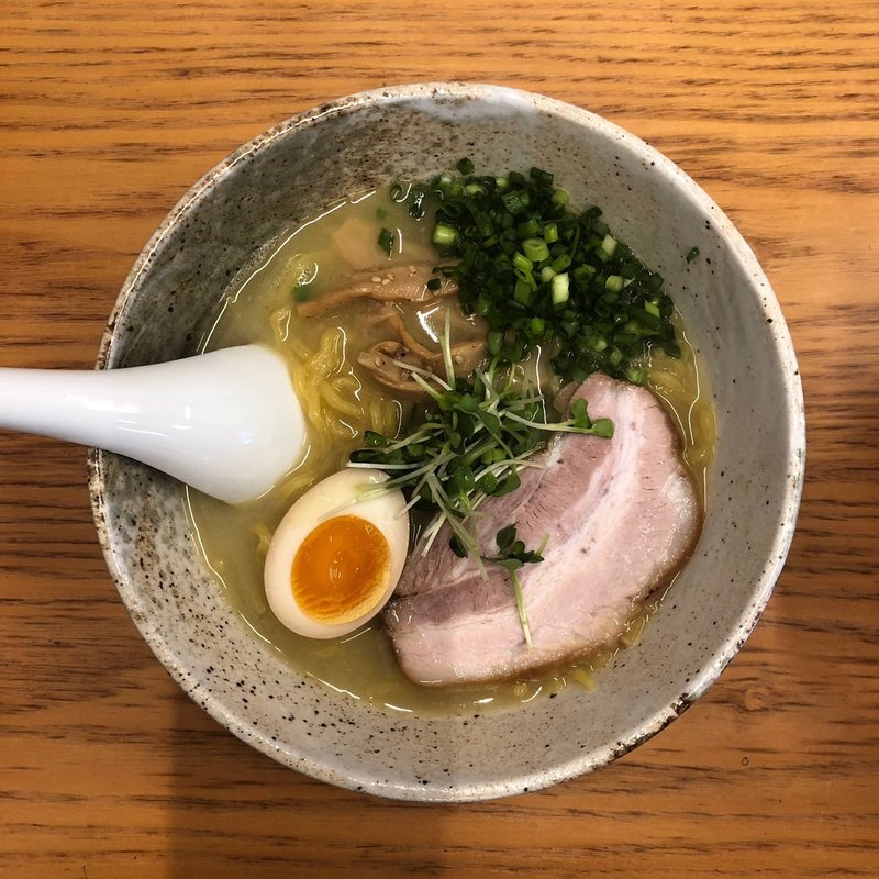 塩ラーメン(麺や けせらせら)