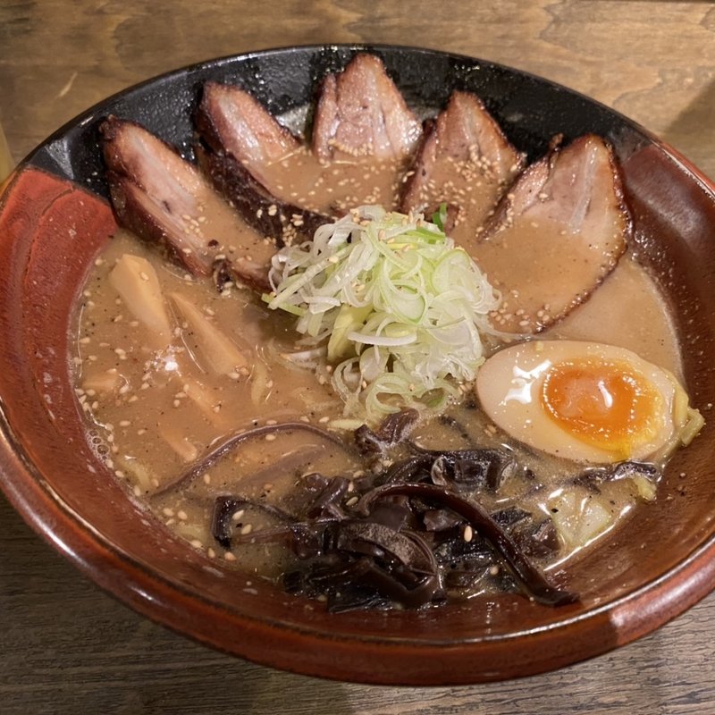 焙煎ごまみそ炙りとろ旨チャーシュー麺(吉山商店　札幌らーめん共和国店)