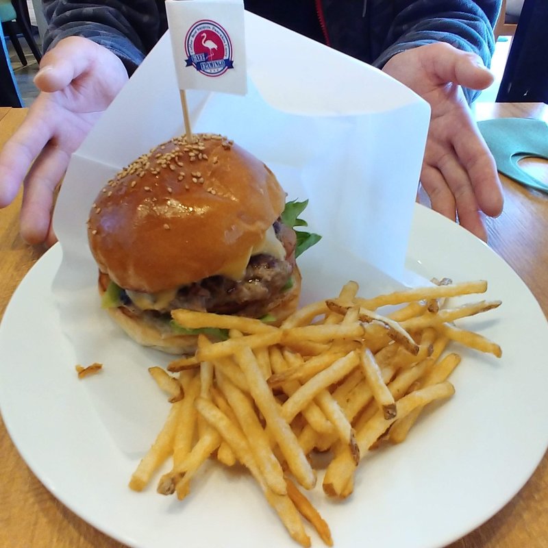 フラミンゴチーズバーガー(カフェフラミンゴ)