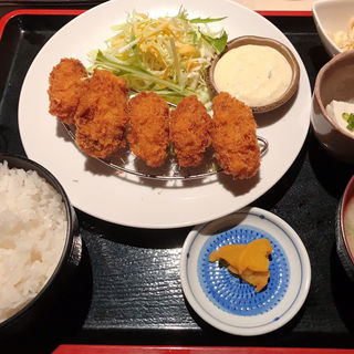 牡蠣フライ定食(博多魚市 博多駅店 ～いけす・活魚料理・もつ鍋ダイニング～)