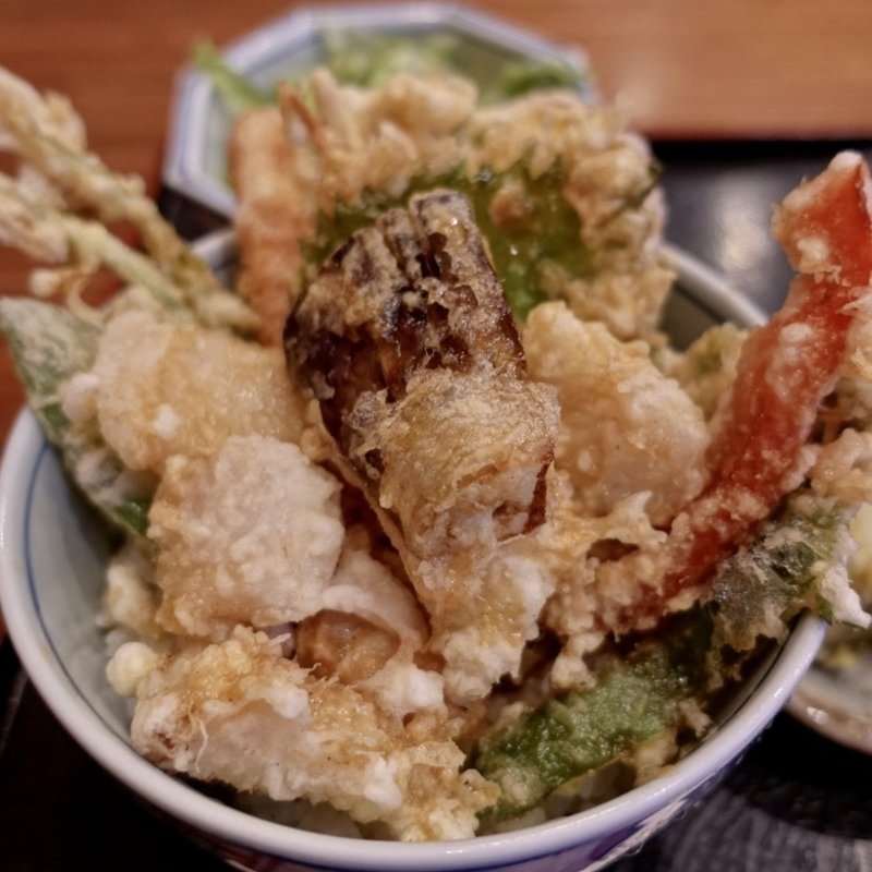 はみ出しふぐ天丼(福和)