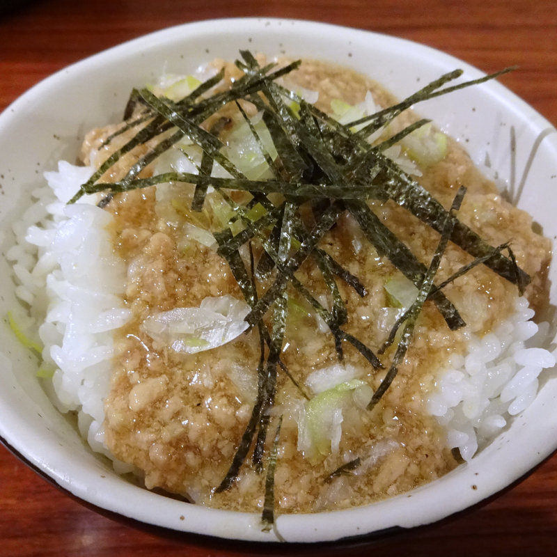 そぼろ丼( 灼味噌らーめん 八堂八（やどや）)