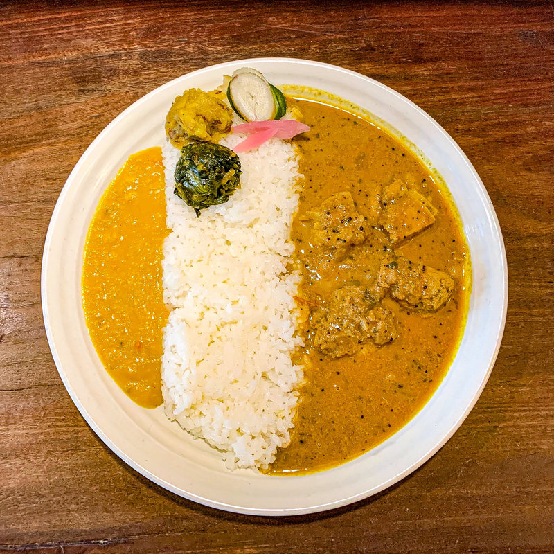 チキンカレーセット(桃の実 カレー&オリエンタル・バル)