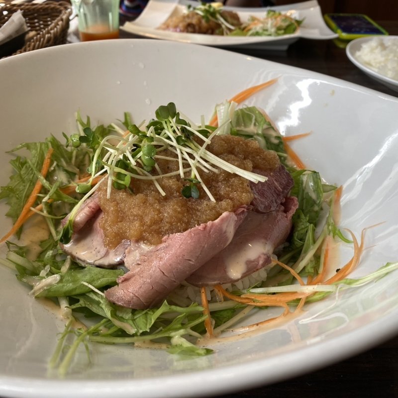 ローストビーフ丼(ebass 3号店)