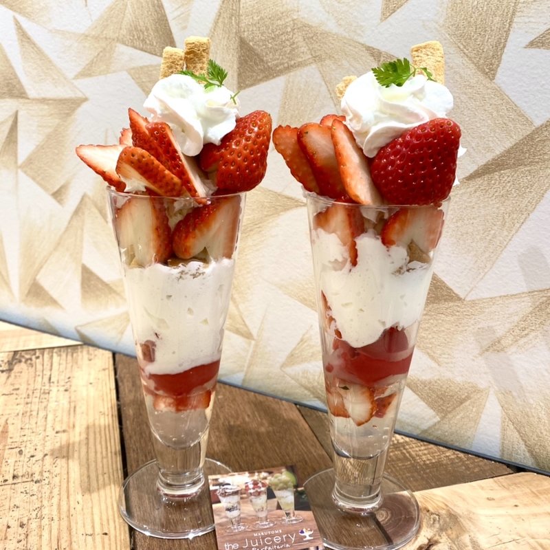 贅沢いちごパフェ(マルトメ・ザ・ジューサリー パフェテリア 心斎橋パルコ店)