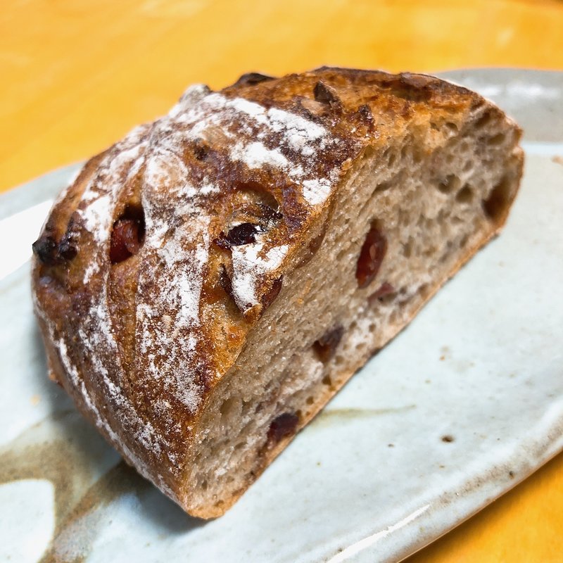 くるみとベリーのパン(エール)