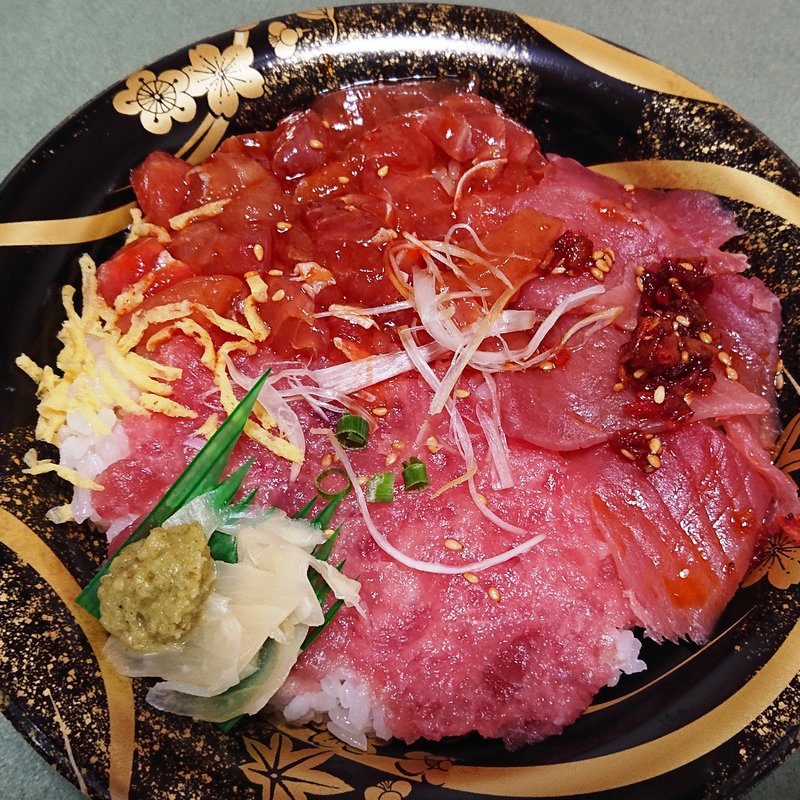 まぐろ3種盛り丼(本格海鮮丼＆握り寿司 どんぶり屋まぐろ大将)