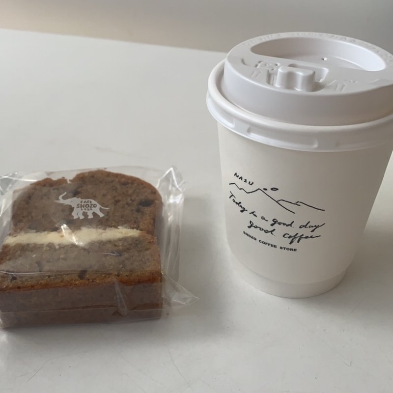 カフェオレとにんじんのケーキ(ショウゾウ コーヒー ストア （SHOZO COFFEE STORE）)