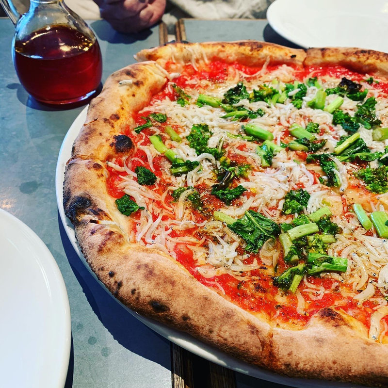 しらすと菜の花のピザ(ピッツェリア カンテラ)