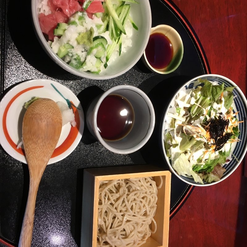 マグロ山かけ丼と蕎麦のランチ(くろ麦 )