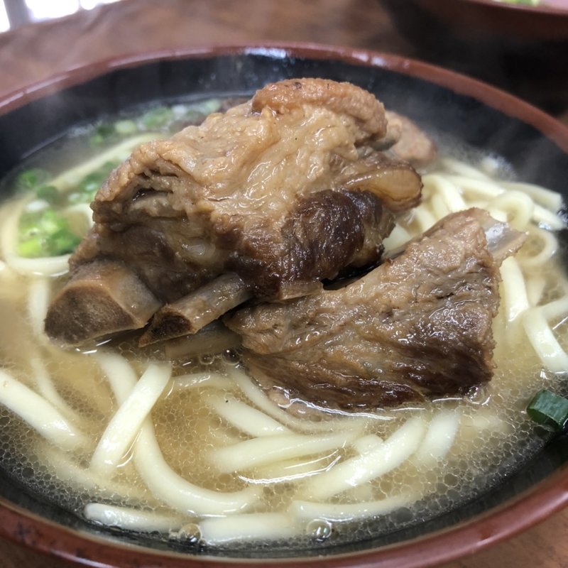 ソーキそば(沖縄そば うちなーすばヤージ小)