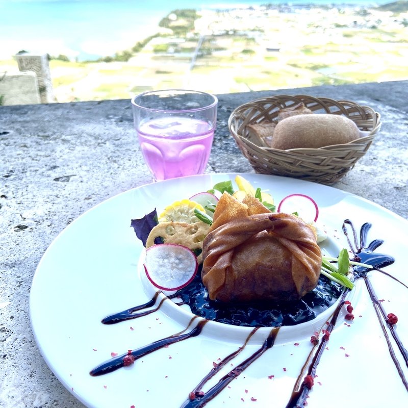 サーモンとアボカドの包揚げ(OOLOO （オールー）)