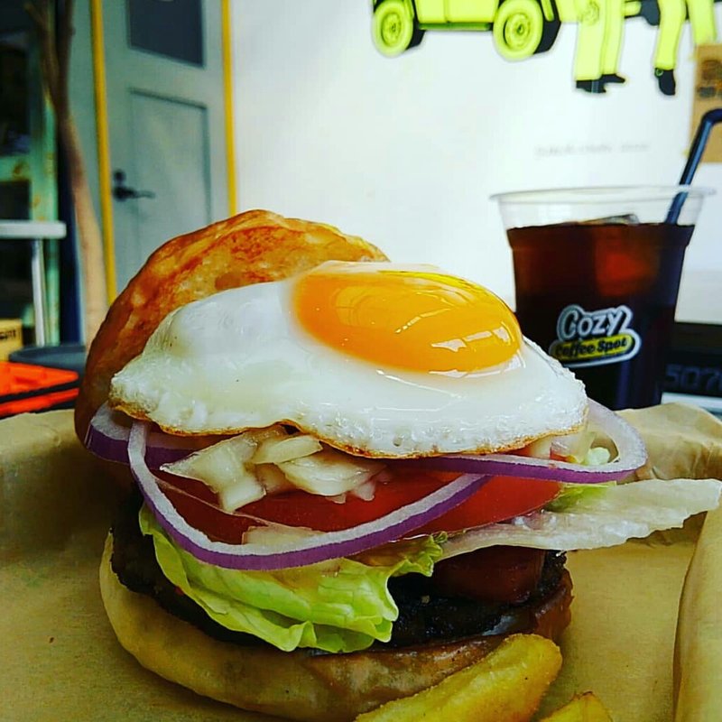 ベーコンエッグバーガー(COZY Coffee Spot)