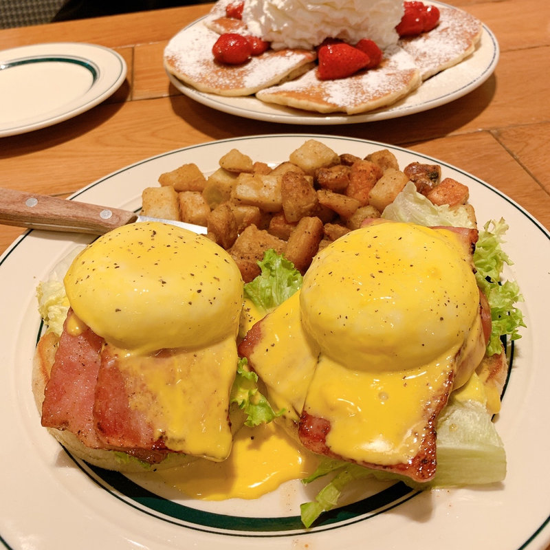 エッグベネディクト　BLT(Eggs ’n Things ららぽーとEXPOCITY店)