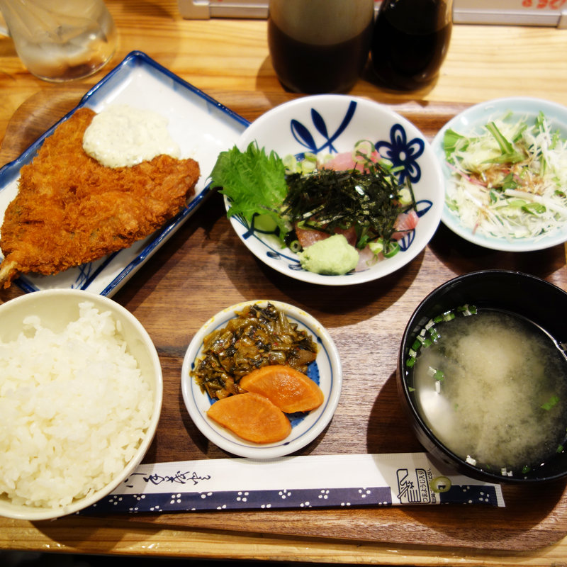 よくばり魚定食(食堂 うめぼし)