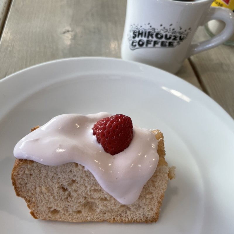 イチゴのシフォンケーキ ドリンクセット(シロウズ コーヒー)