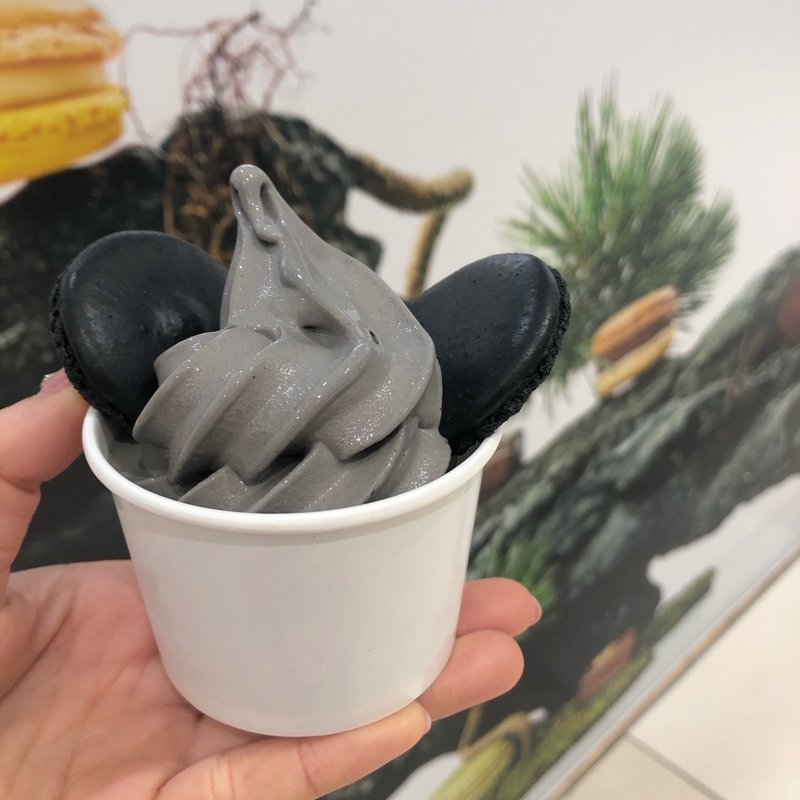 黒ゴマソフトクリーム(Made in ピエール・エルメ　吉祥寺)