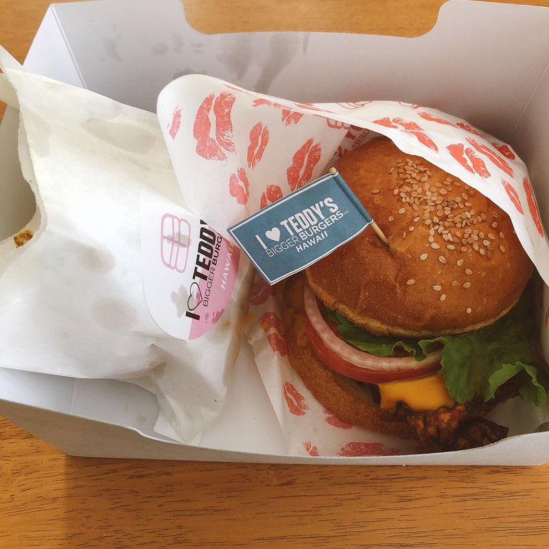 チキンバーガー（ポテトセット）(Teddy's bigger burgers)