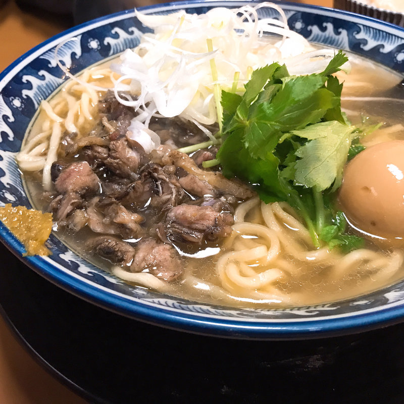 炭火焼鶏麺（醤油）(支那そば屋 三馬店 （シナソバヤ）)