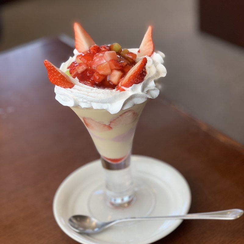 ストロベリーパフェ(ロングヒル （Long Hill）)