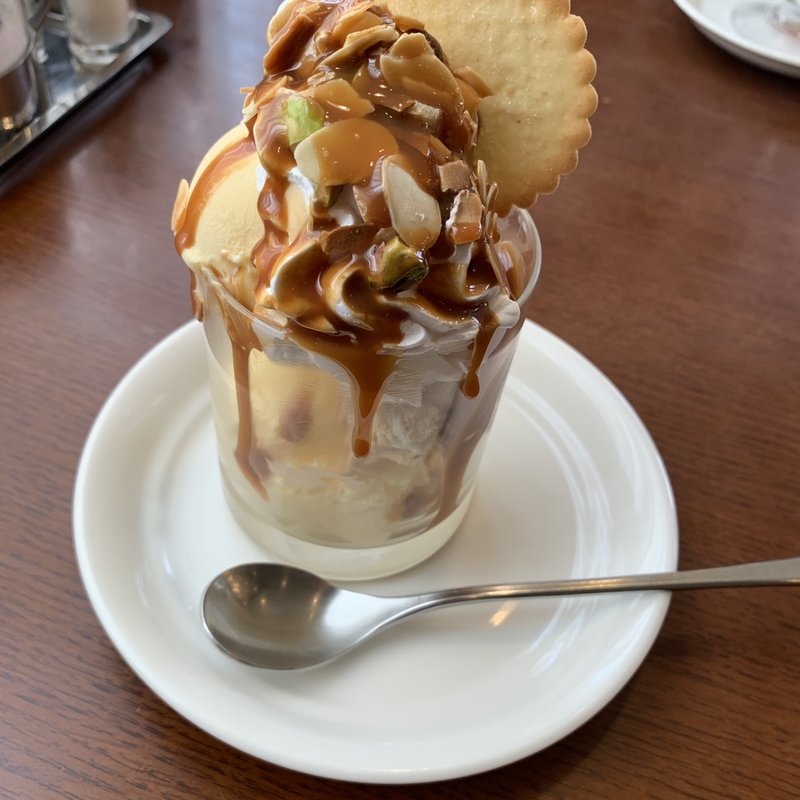 キャラメルナッツパフェ(ロングヒル （Long Hill）)