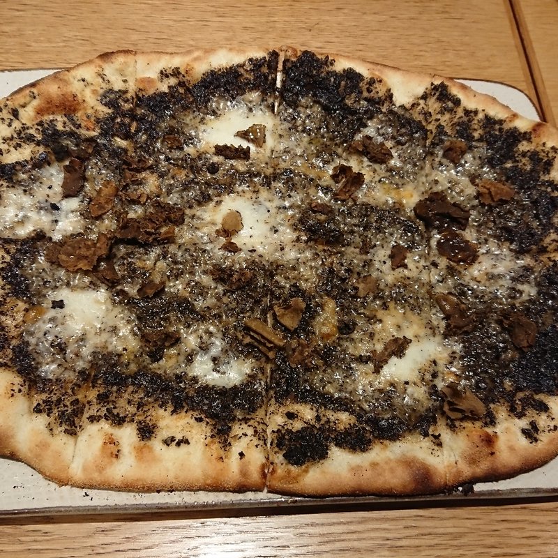 ピッツァ タルトゥーフォ(黒トリュフピッツァ)(オービカ モッツァレラバー 横浜店)