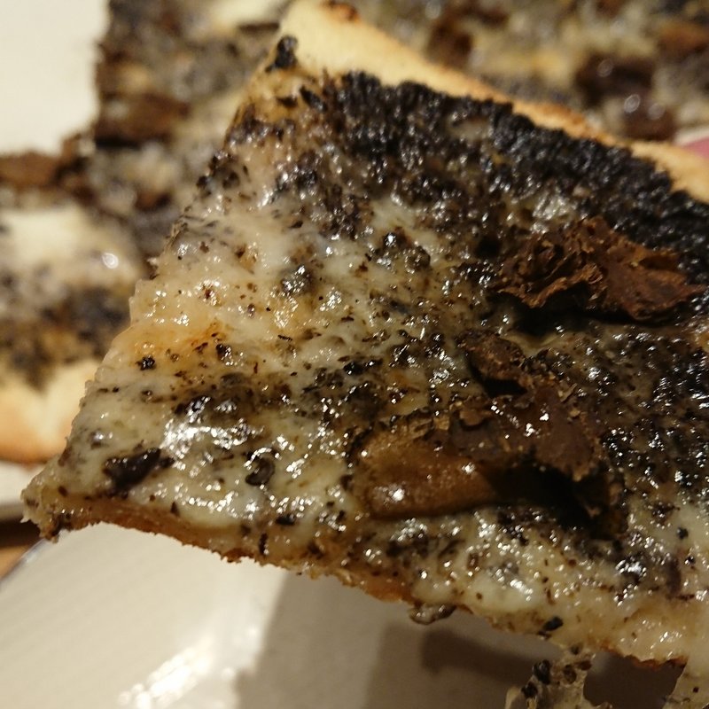 ピッツァ タルトゥーフォ(黒トリュフピッツァ)(オービカ モッツァレラバー 横浜店)