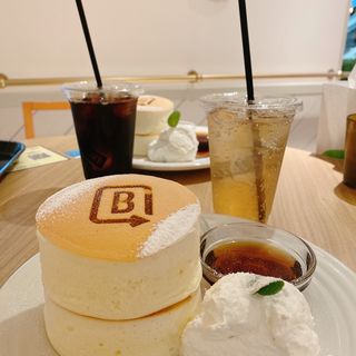 ホワイトスフレパンケーキ2P(BURN SIDE ST CAFE （バーンサイド